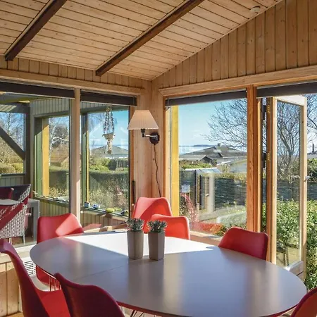 Three-bedroom In Semesterbostad