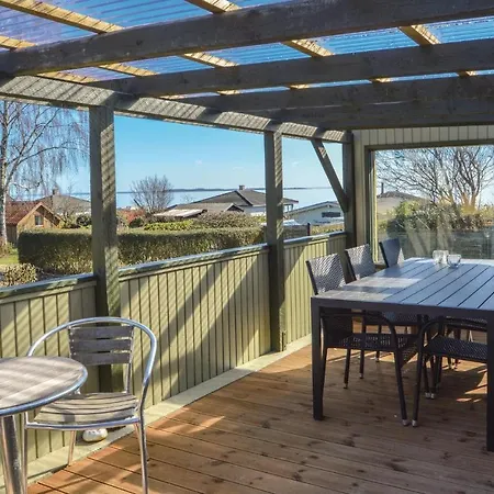 Holiday home Three-bedroom In